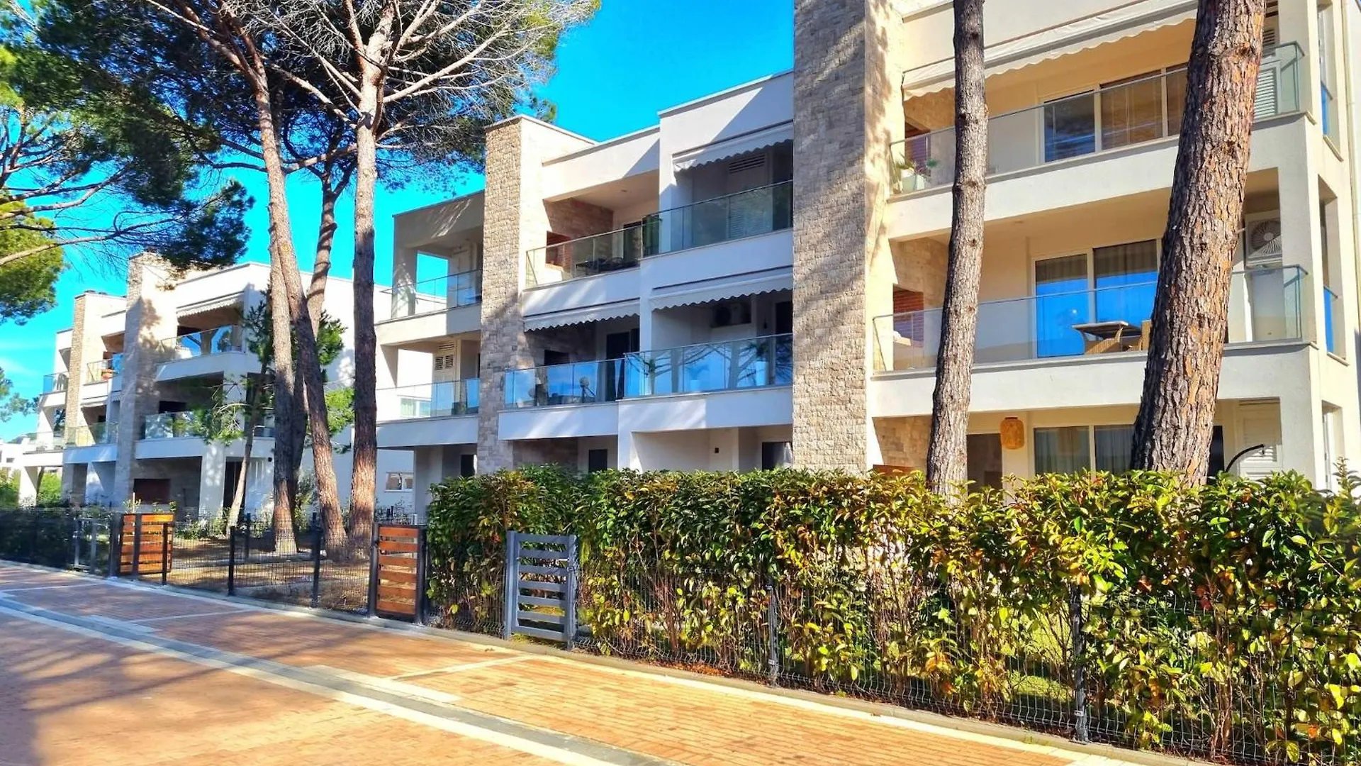 Beach Apartment For Seven Guests Plazhi San Pietro Albanie