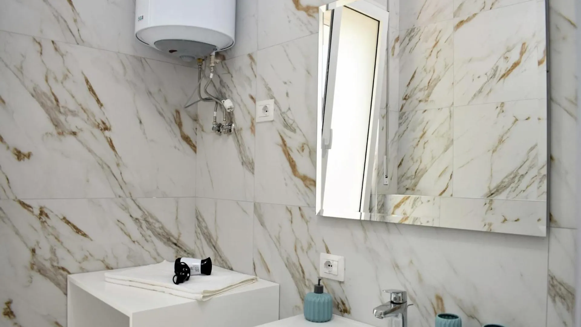 Beach Apartment For Seven Guests Plazhi San Pietro Albanie